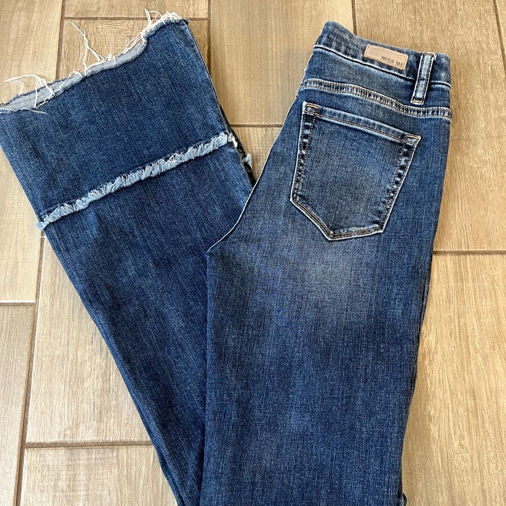 Miss Me jeans high rise, flare leg, double fray hem size 26x31 EC - Picture 10 of 10